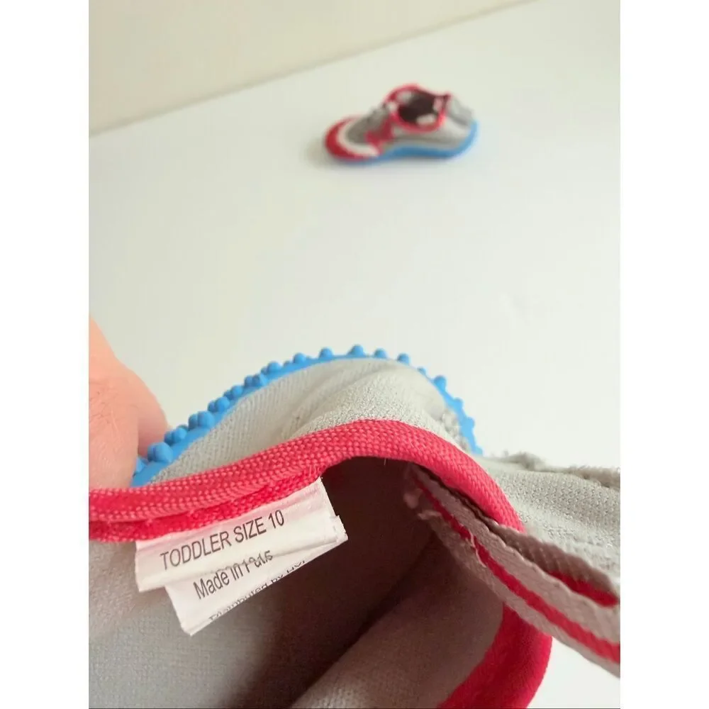 Everest Boy’s water shoes Toddler size 10